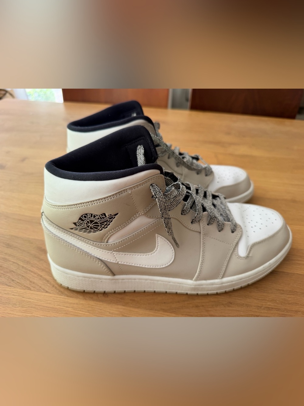 Jordan 1 mid